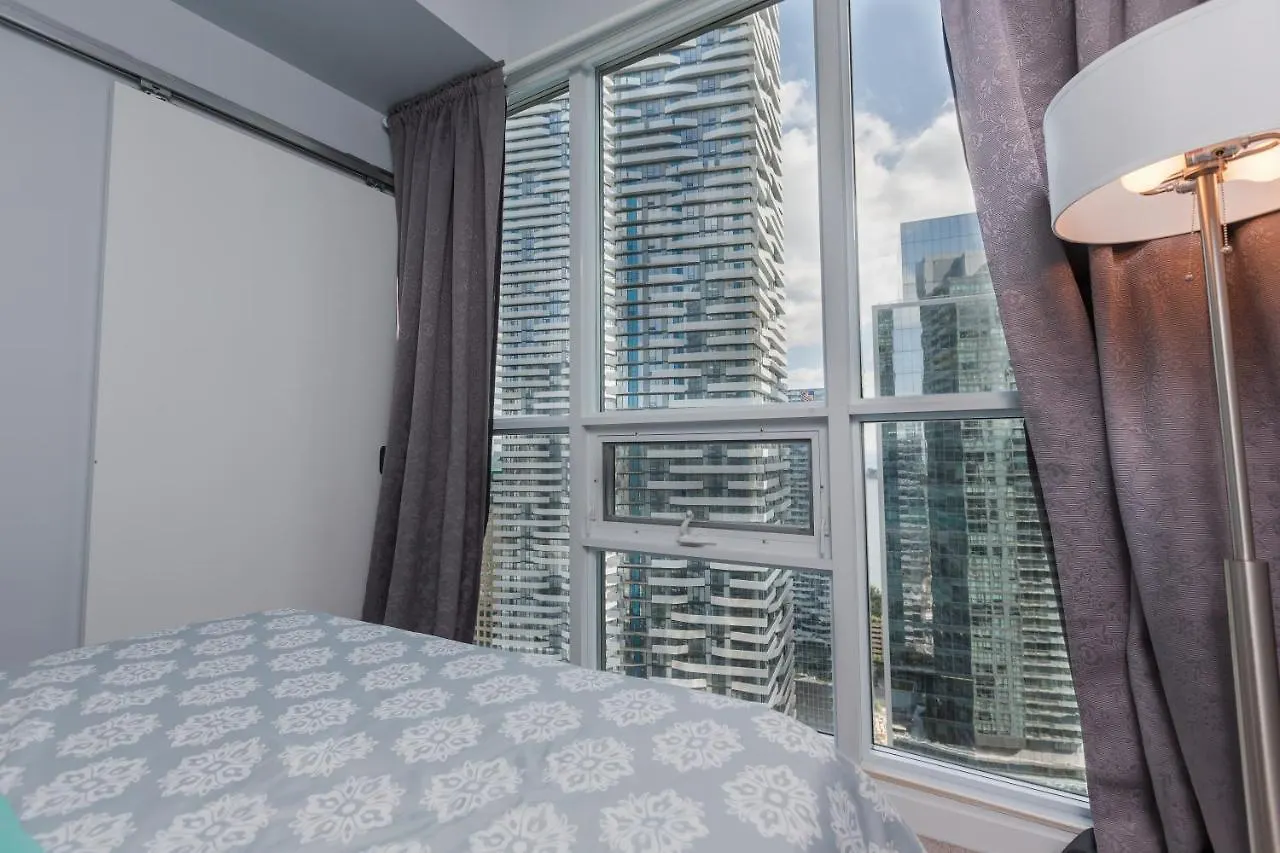 Applewood Suites - 3 Bdrm Ent. District