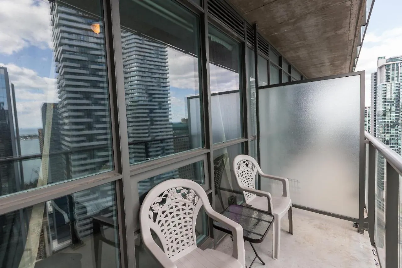 Applewood Suites - 3 Bdrm Ent. District Toronto