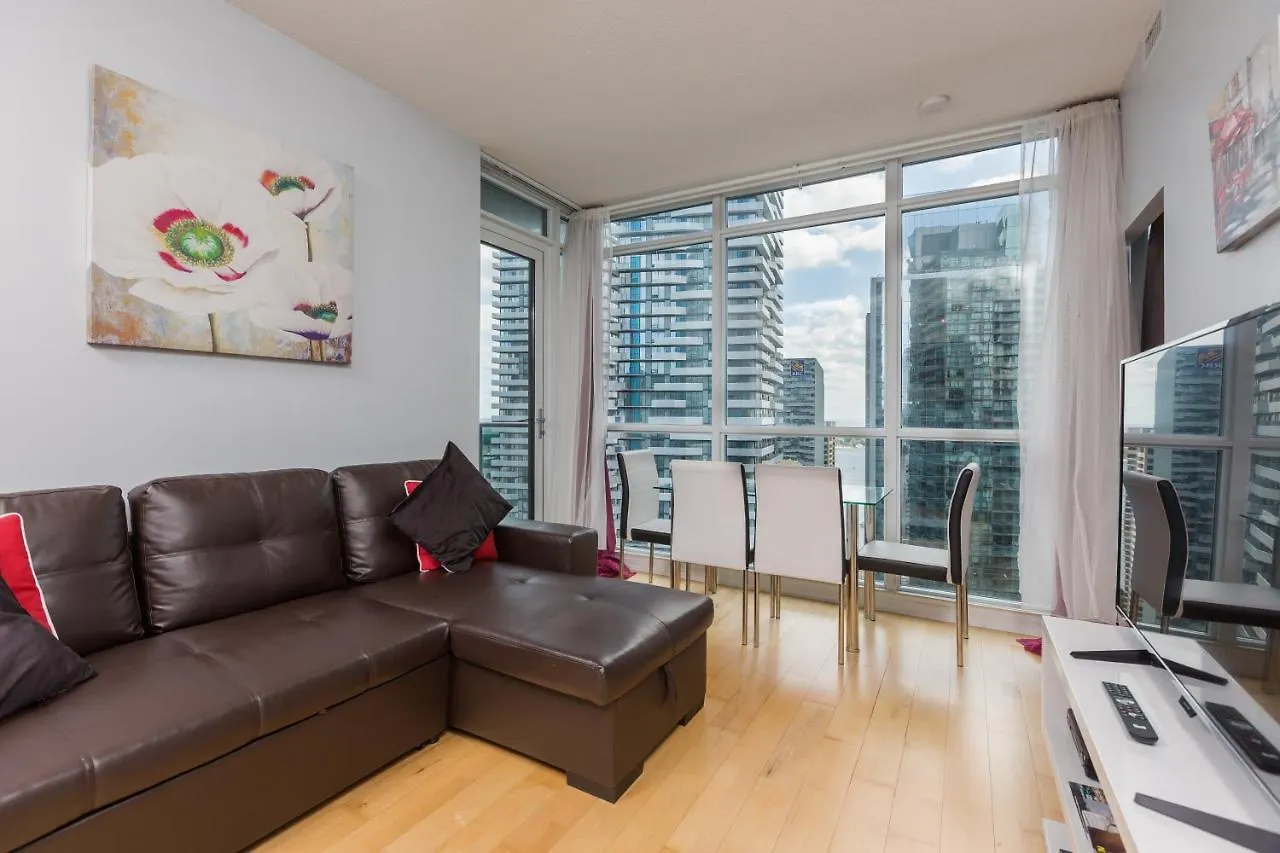 Applewood Suites - 3 Bdrm Ent. District 4*, Toronto Canada