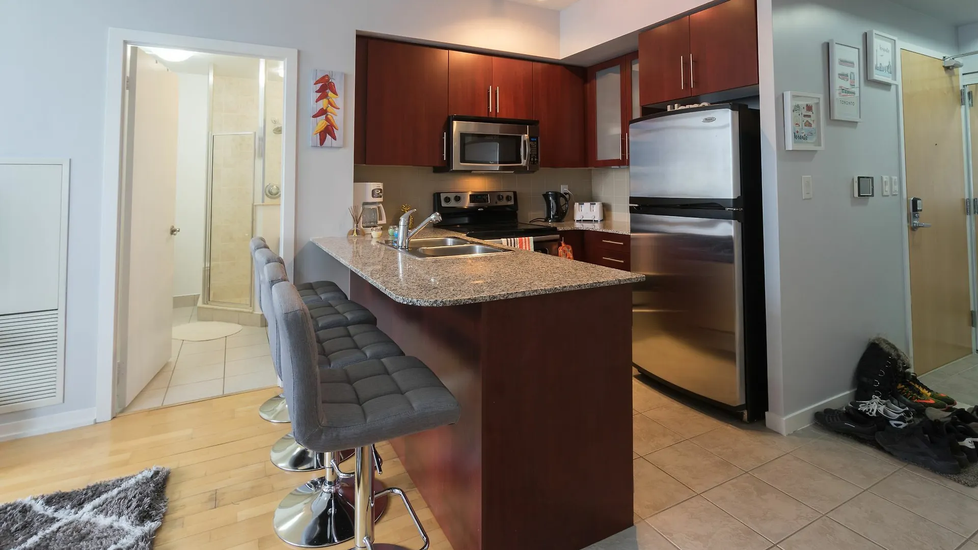 Applewood Suites - 3 Bdrm Ent. District 4*, Toronto