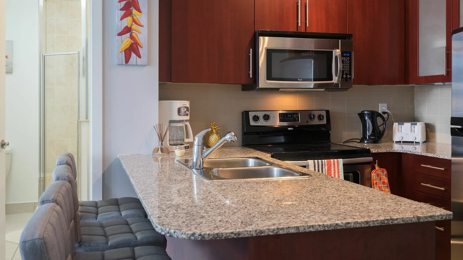 Hotel Applewood Suites - 3 Bdrm Ent. District