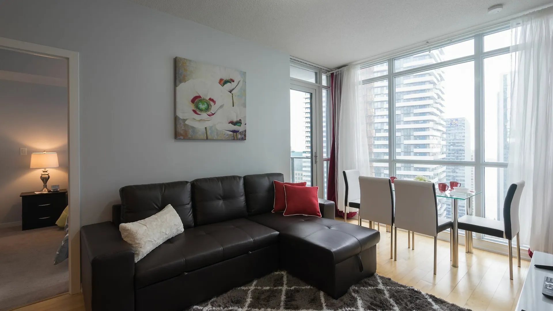 Applewood Suites - 3 Bdrm Ent. District 4*, Toronto