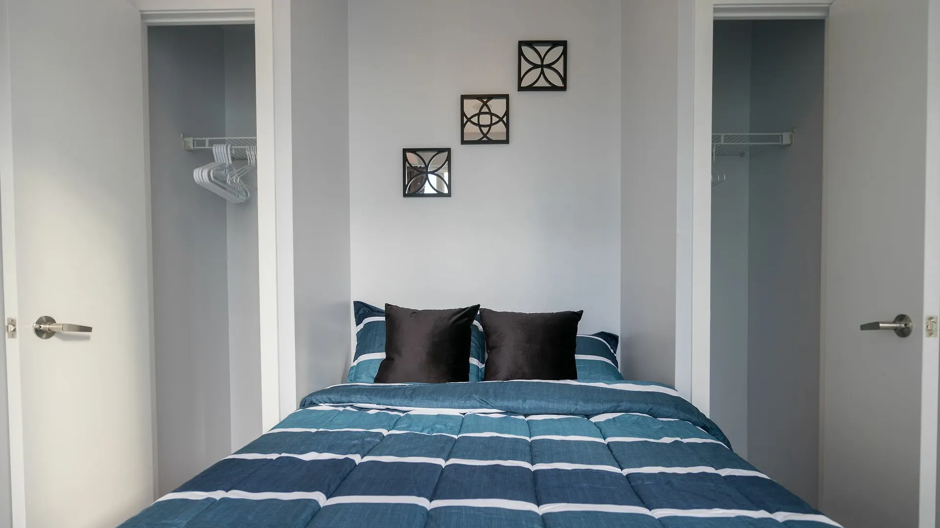 Applewood Suites - 3 Bdrm Ent. District Hotel