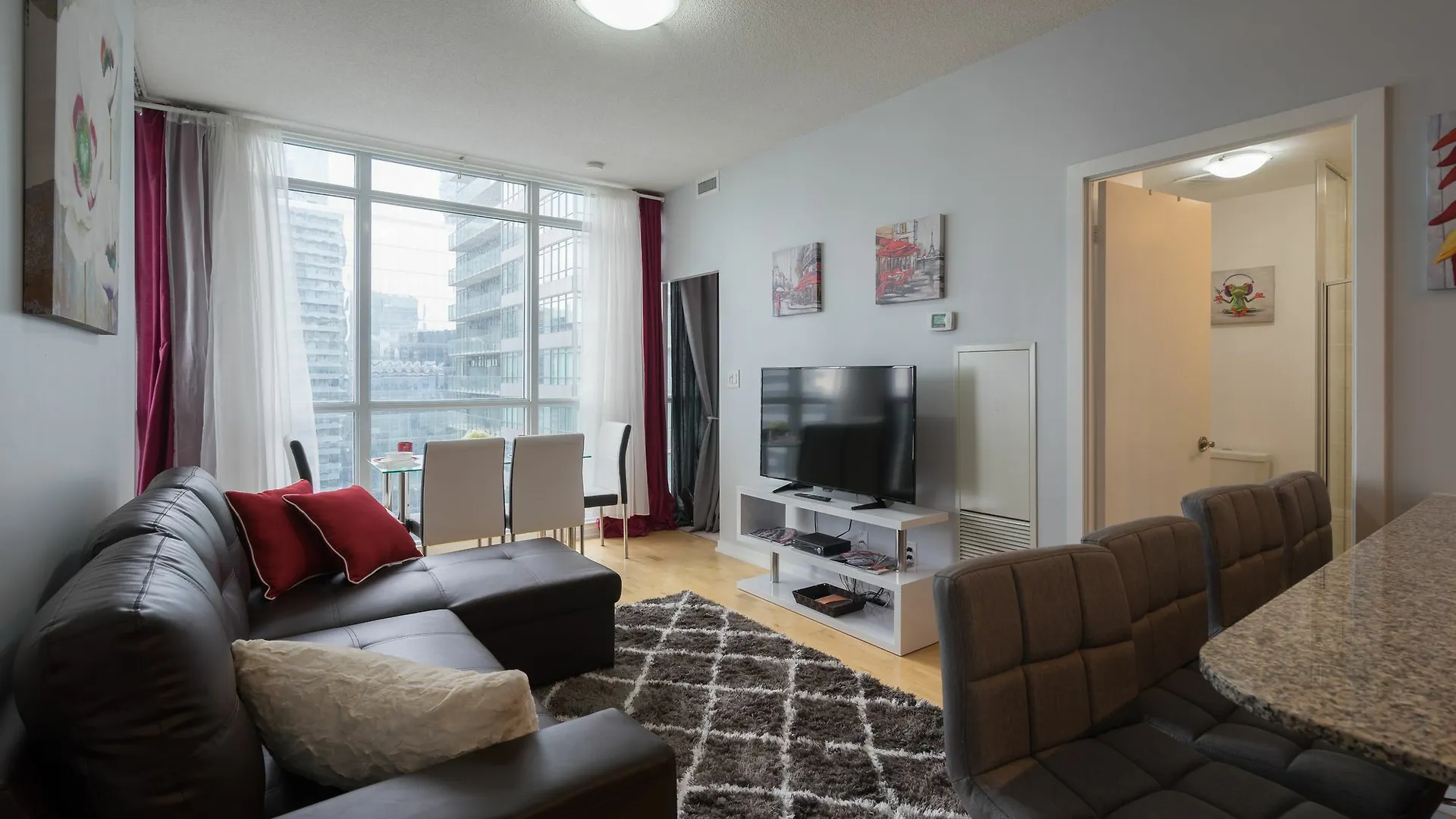 Applewood Suites - 3 Bdrm Ent. District Hotel