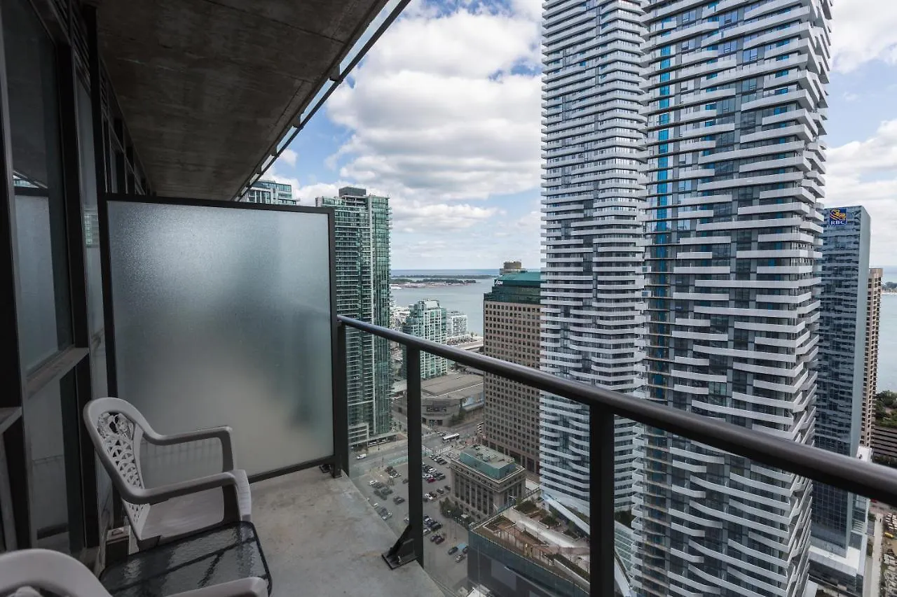 Applewood Suites - 3 Bdrm Ent. District