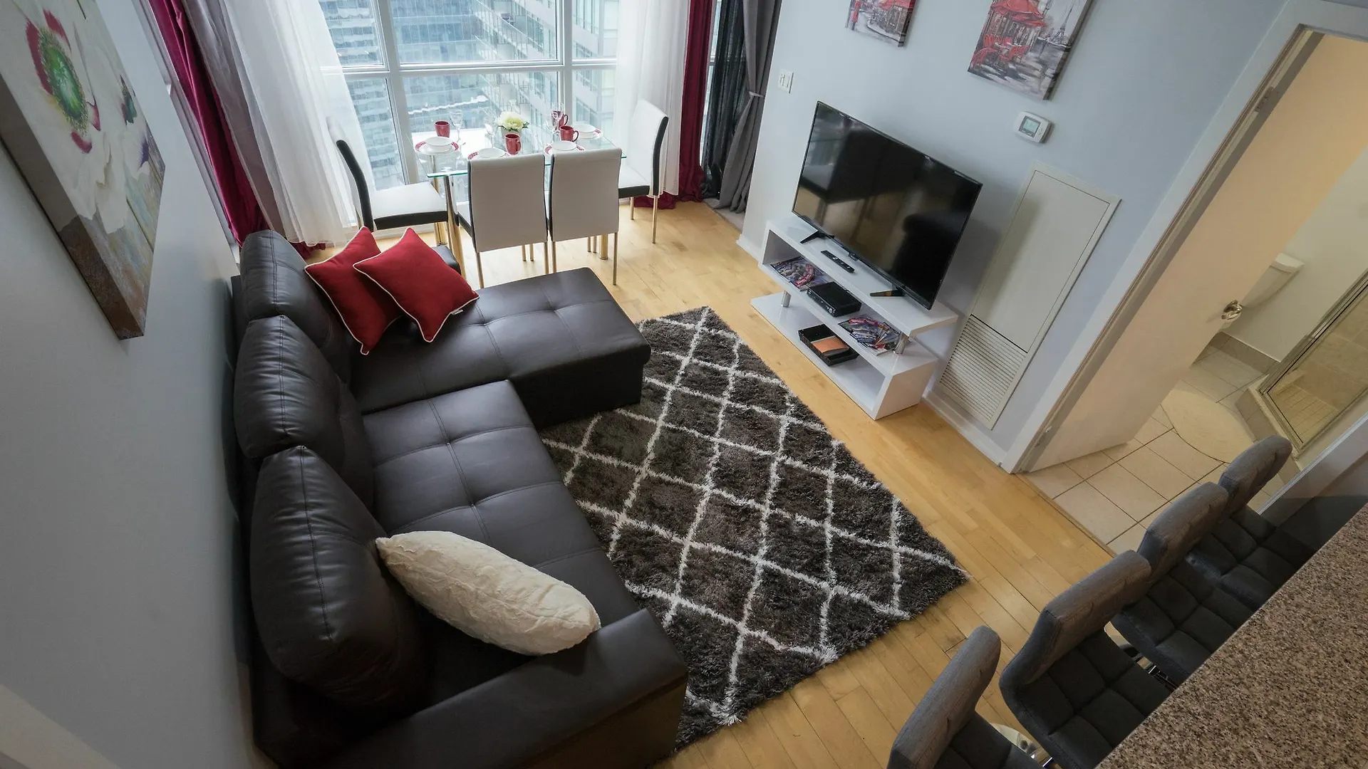 Applewood Suites - 3 Bdrm Ent. District 4*, Toronto